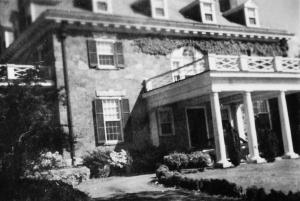 Kelly House, on University Avenue, housed nursing students from 1944 to 1946.
	