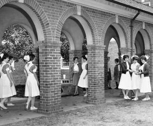 Students stroll in the McKim Hall colonnade.	Eleanor Crowder Bjoring Center for Nursing Historical Inquiry, University of Virginia School of Nursing. Ralph Thompson, Photographer.
