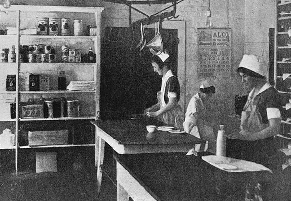 At work in the hospital kitchen, circa 1920s. Courtesy of Historical Collections & Services, Claude Moore Health Sciences Library, University of Virginia.
