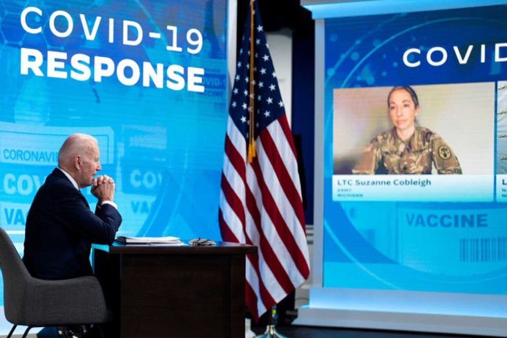 An image of alumna and Army nurse Suzie Cobleigh discussing her team's work fighting COVID 19 with President Joe Biden.