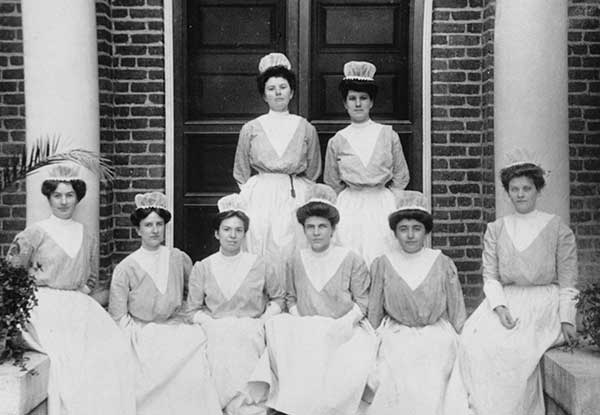 Nursing students of 1906. Courtesy of Historical Collections & Services, Claude Moore Health Sciences Library, University of Virginia.