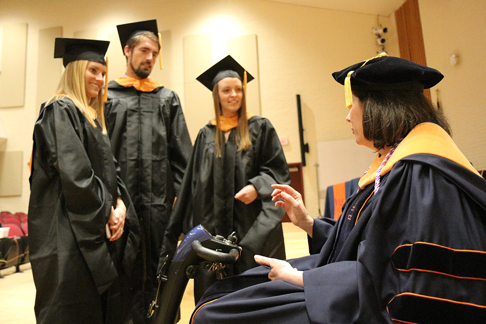 Amy Boitnott with members of the MSN class of 2021